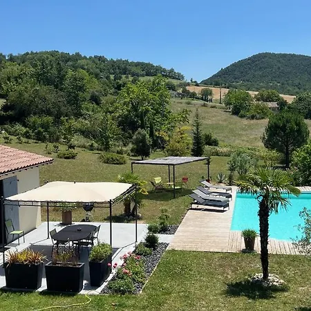 Crest, Avec Terrasse Et Piscine.