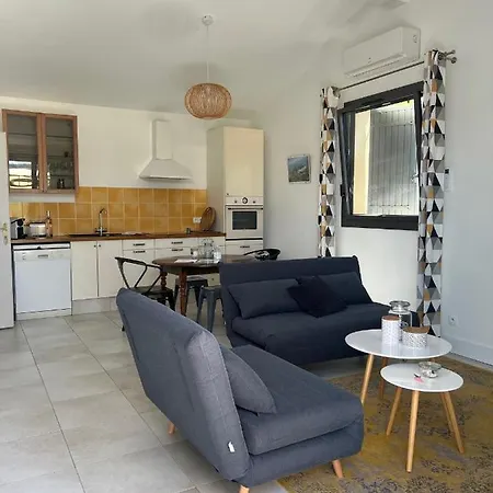 Holiday home Crest, Avec Terrasse Et Piscine. Crest