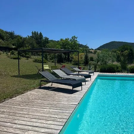 Crest, Avec Terrasse Et Piscine. Crest