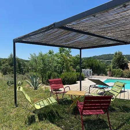 Crest, Avec Terrasse Et Piscine. Holiday home