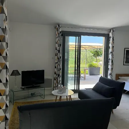 Crest, Avec Terrasse Et Piscine. *