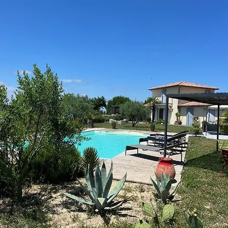 Crest, Avec Terrasse Et Piscine. Holiday home Crest